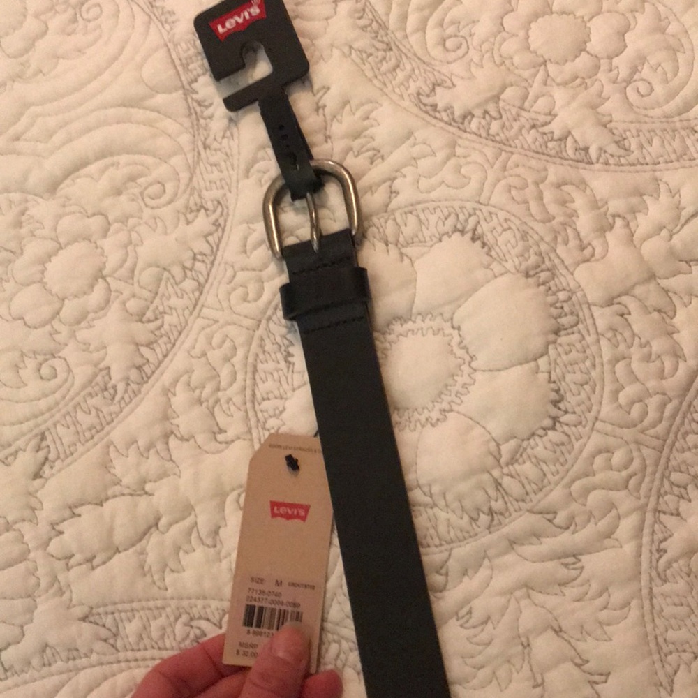 Levi’s Medium Black Belt (NWT)